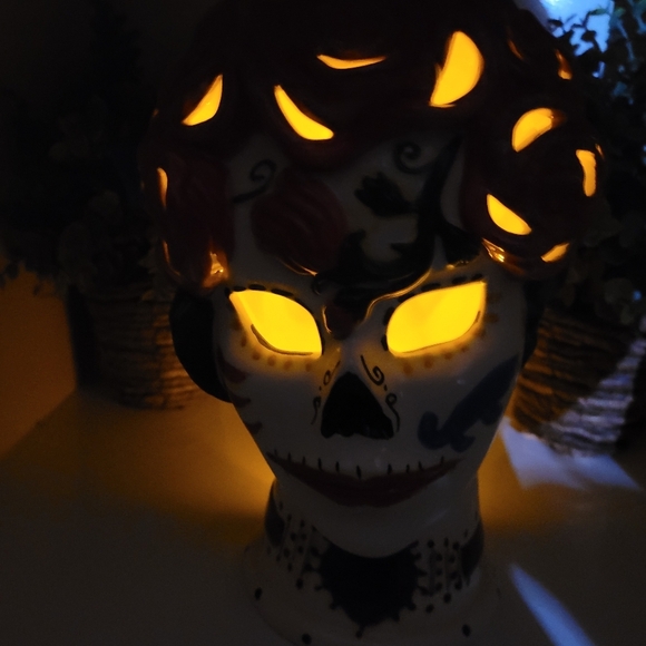 BLUE SKY CLAYWORKS DAY OF THE DEAD FLORAL CANDLE SKULL - Picture 2 of 8